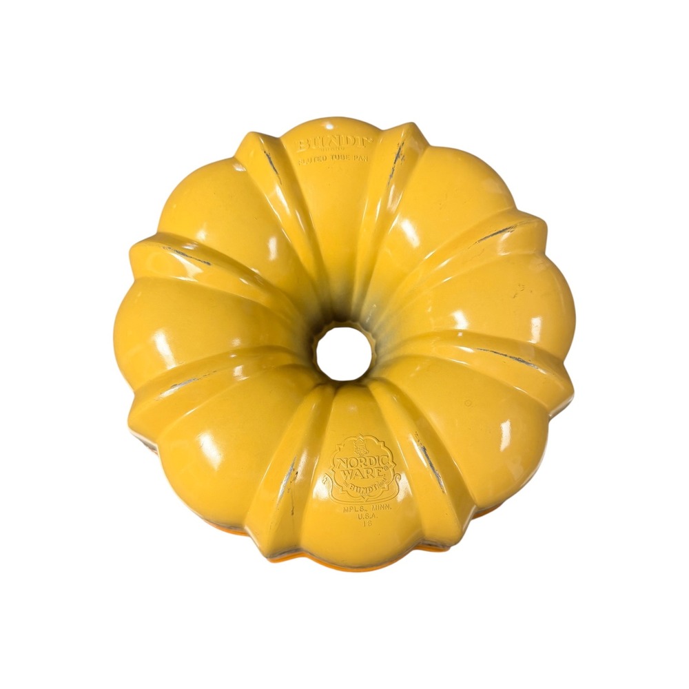 Nordic Ware Bundt Pan 10.25in Marigold Vintage MCM Fluted Tube Enamel Ombre‎